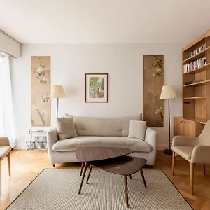 https://eiffel-tower-with-balcony-cityapartmentstay.fr-paris.fr